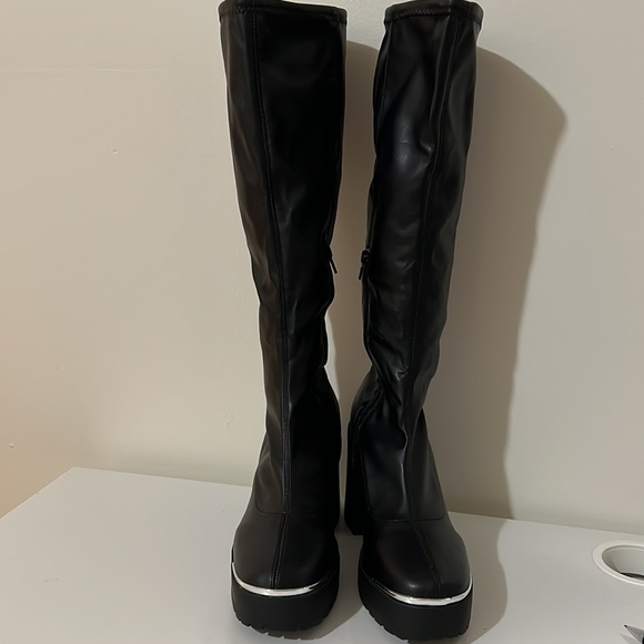 WILD PAIR
Killian Block-Heel Riding Boots, Size 10 - Picture 5 of 10